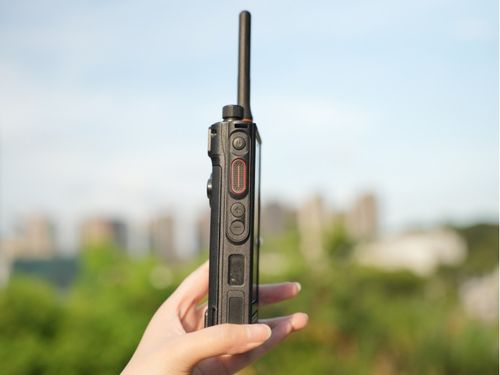 遨游M6 Pro雙模智能DMR對(duì)講機(jī) AI降噪與北斗定位的通信革命
